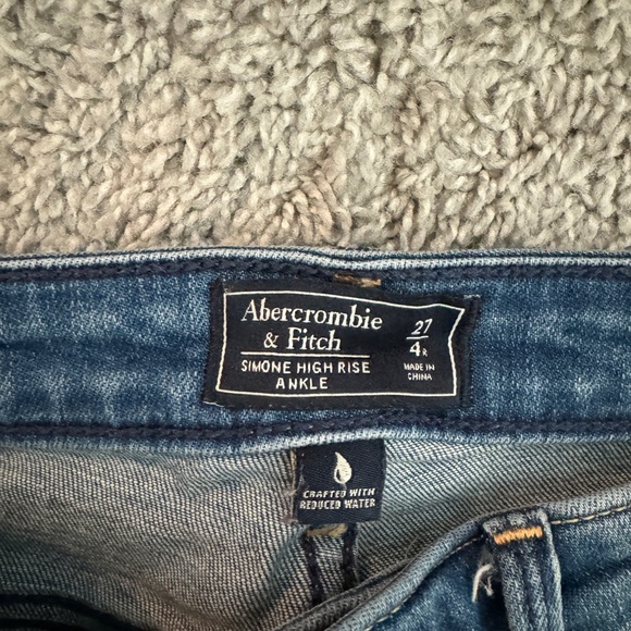 Embroidered A&F Skinny Jeans - Size 4 - Picture 2 of 3